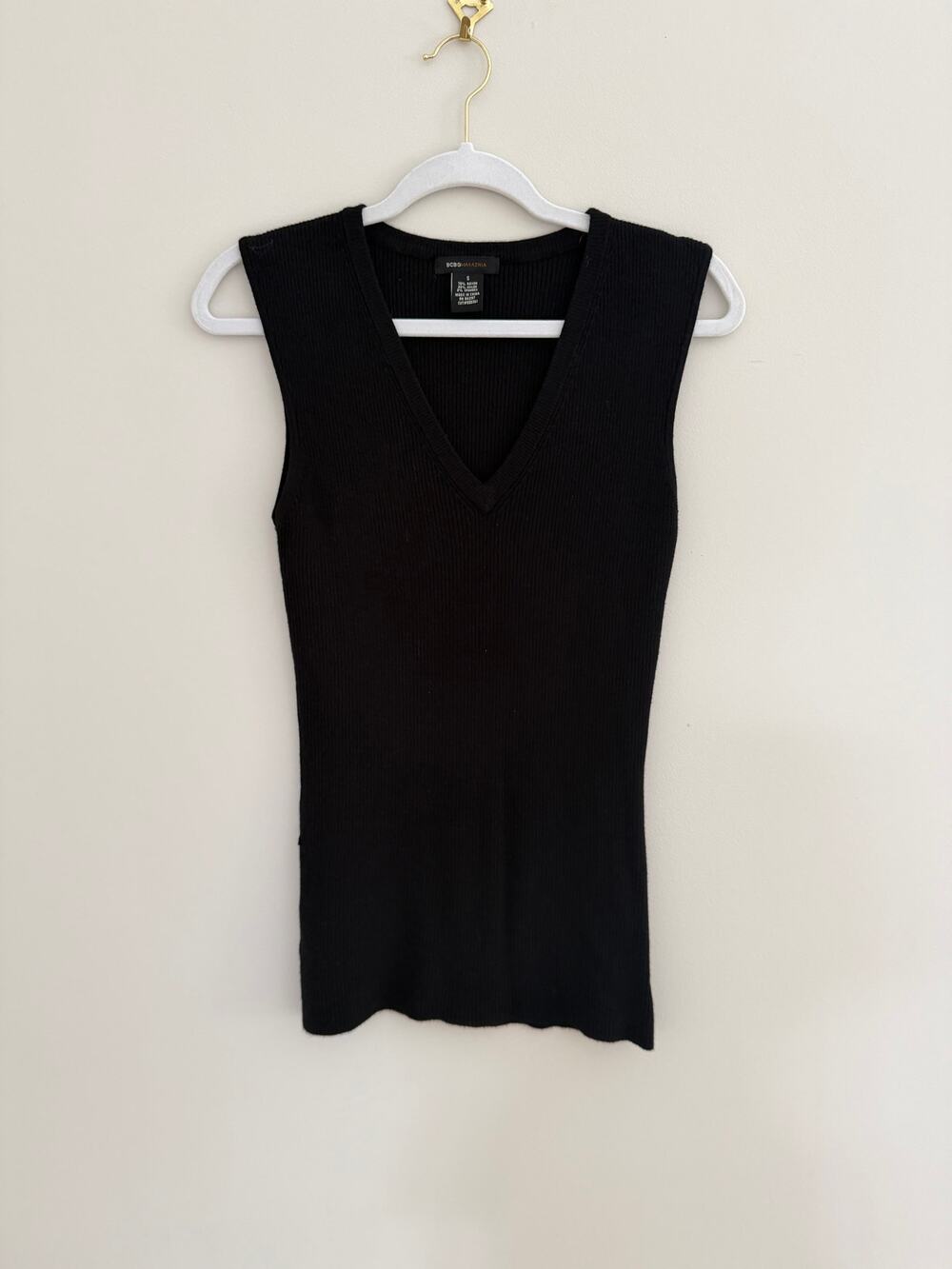 BCBGMAXAZRIA Black Ribbed V-Neck Sleeveless Knit Top Size S